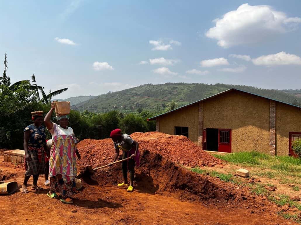 Picture3 Throughout Its Construction, Gishanda Hired From The Local Community