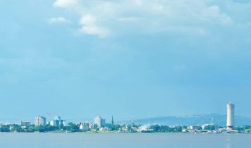 Kinshasa from Brazzaville - Antoine Moens de hase